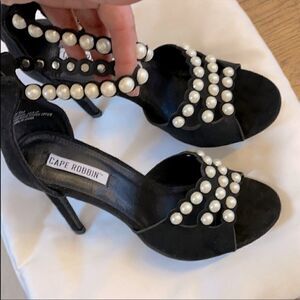 CAPE ROBBIN BLACK MICROFIBER SANDALS.  NEW